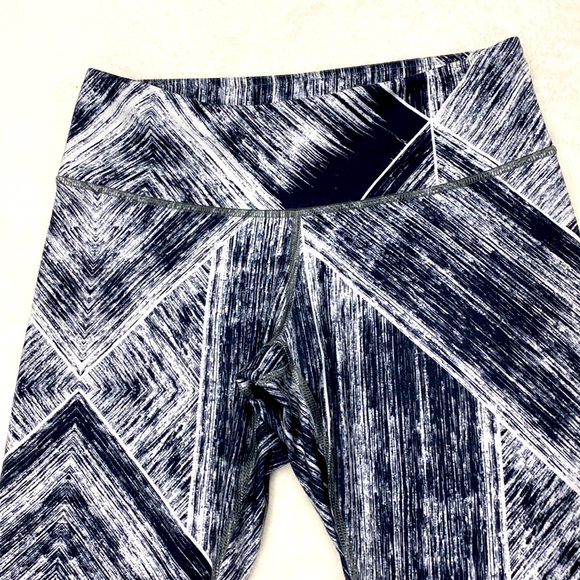 Lululemon Wunder Under Crop II *Full-On Luon Women's Size 6 !! - Picture 5 of 10